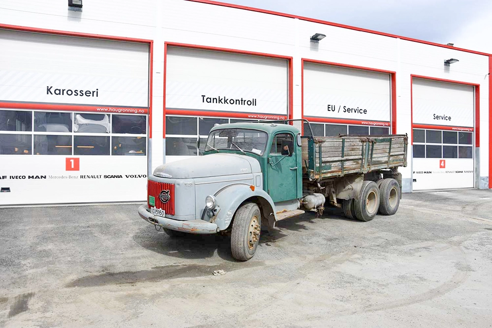 Avdelinger 2 ParkerStore Trondheim bilde av Nik. Haugrønning sin lastebil fra 1970 tallet utenfor verkstedet på Byneset
